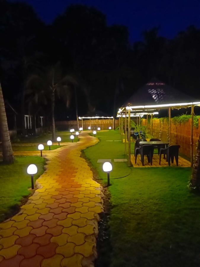 Coco Teros Resort Mandrem Luaran gambar
