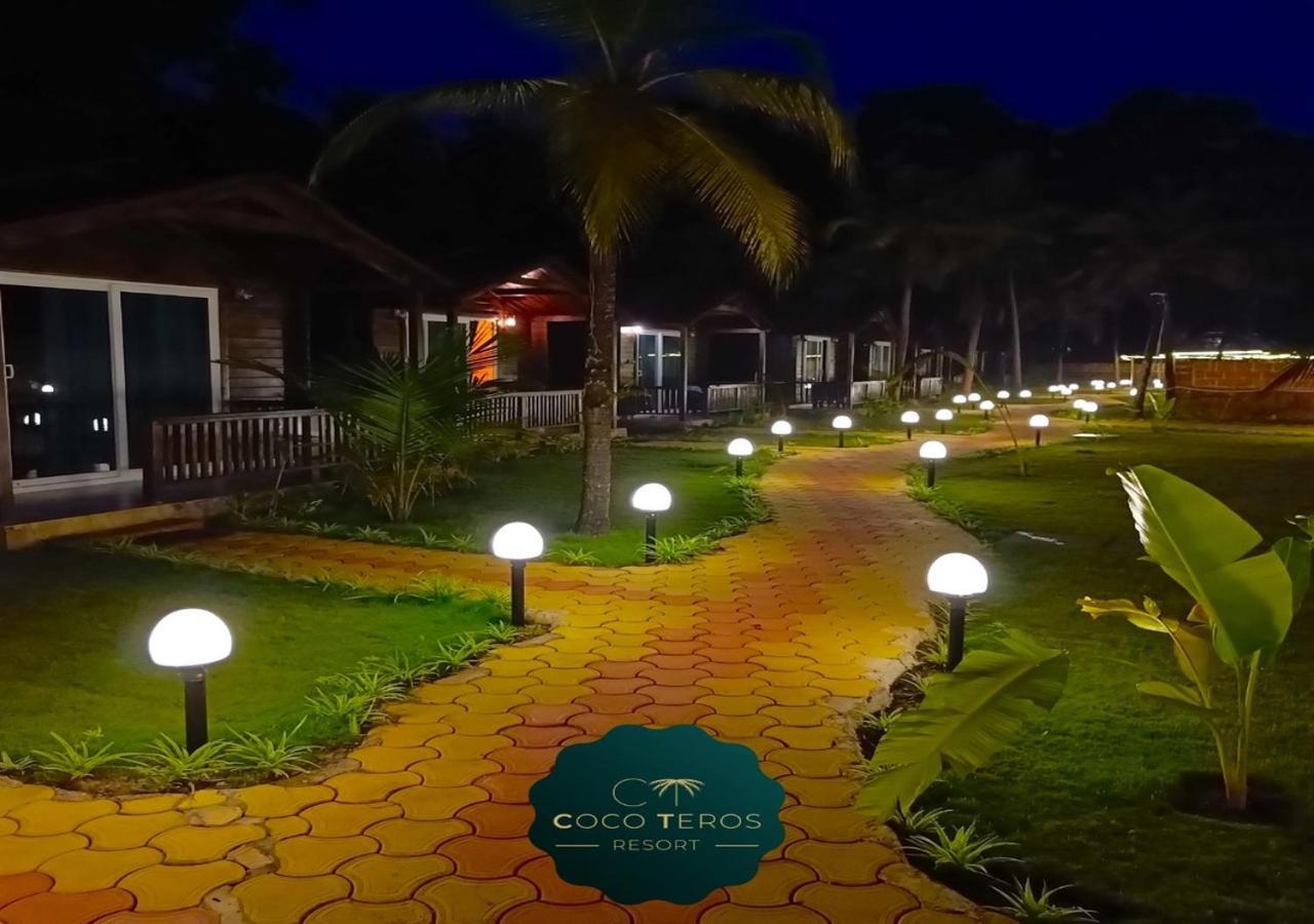 Coco Teros Resort Mandrem Luaran gambar