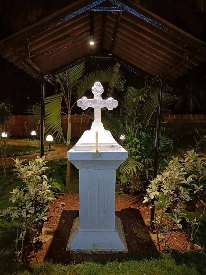 Coco Teros Resort Mandrem Luaran gambar
