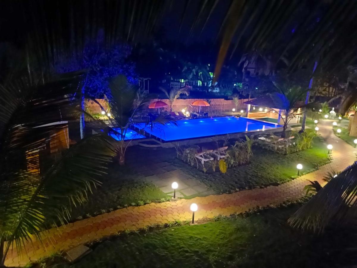 Coco Teros Resort Mandrem Luaran gambar