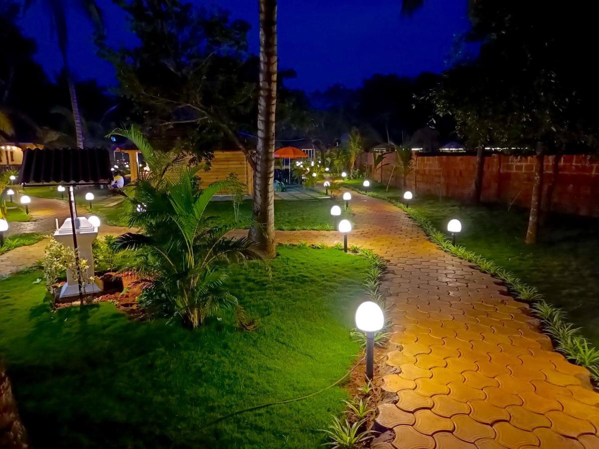 Coco Teros Resort Mandrem Luaran gambar