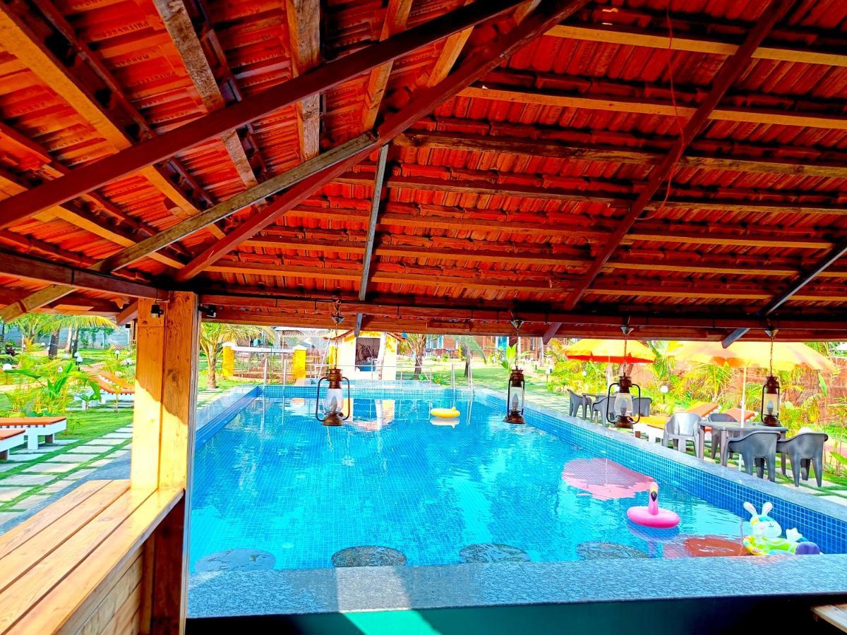 Coco Teros Resort Mandrem Luaran gambar