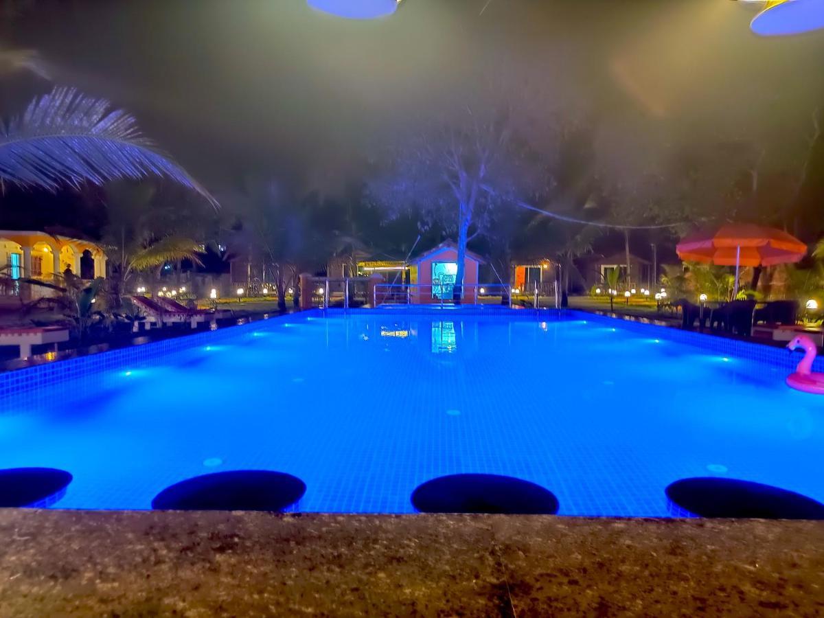 Coco Teros Resort Mandrem Luaran gambar
