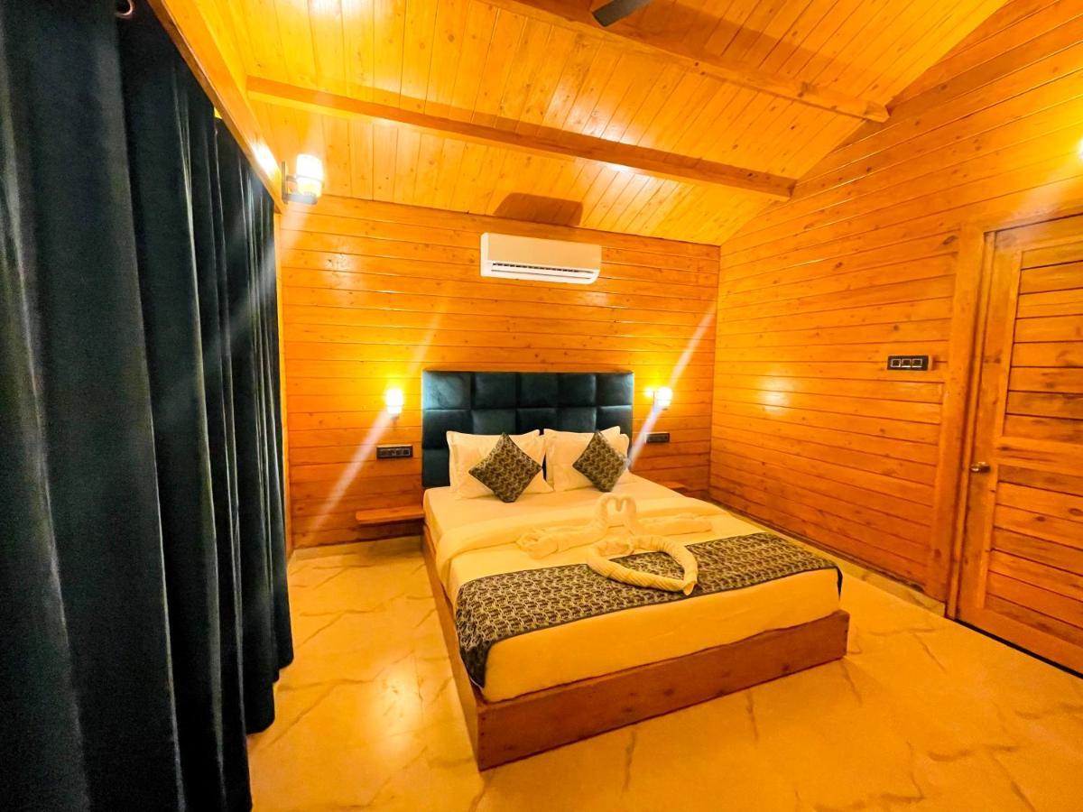 Coco Teros Resort Mandrem Luaran gambar