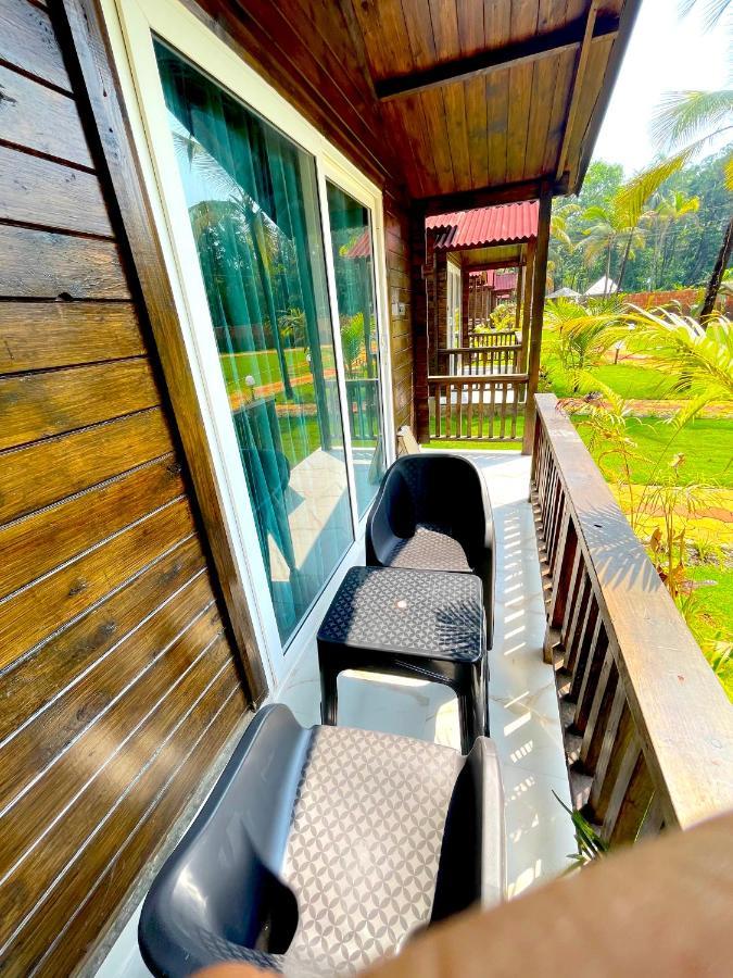 Coco Teros Resort Mandrem Luaran gambar