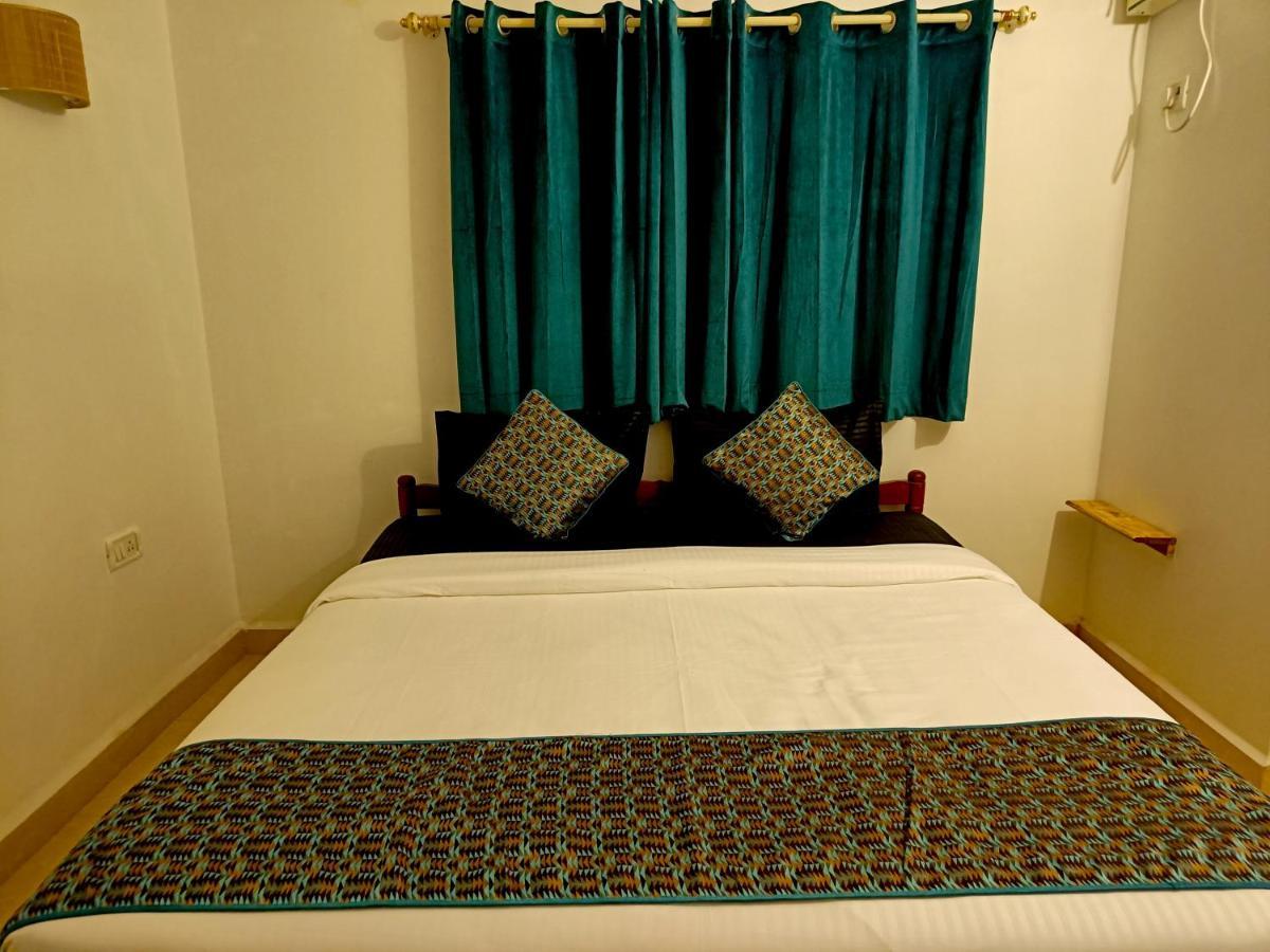 Coco Teros Resort Mandrem Luaran gambar